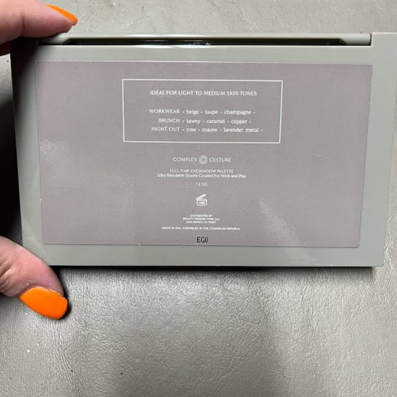 Full Time Eyeshadow Palette - Picture 5 of 5